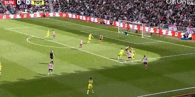 在线游戏平台-穆阿尼禁区内倒地，裁判回看VAR后取消点球判罚